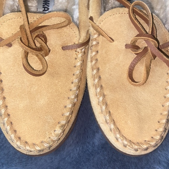 Minnetonka Moccasin SZ 8 - Picture 3 of 4